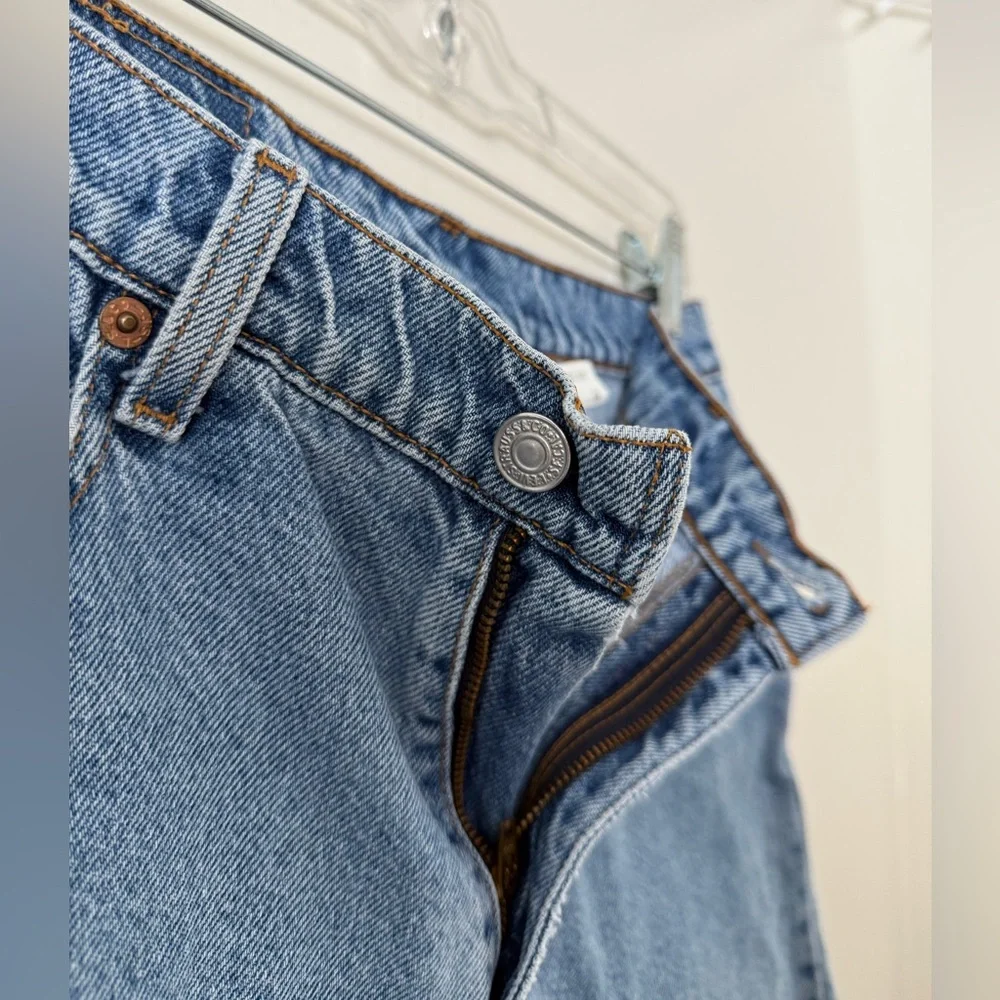 VTG Levi's 647 Denim Shorts Jr Womens 9 Light Wash 90s HighRise Mom 6.5” Shorts - Picture 6 of 14